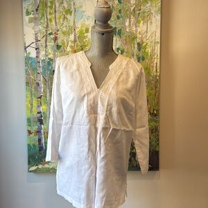EMILY DANIELS 🤍WHITE🤍 LIGHTWEIGHT V-NECK TOP SIZE LARGE 🌟EUC🌟